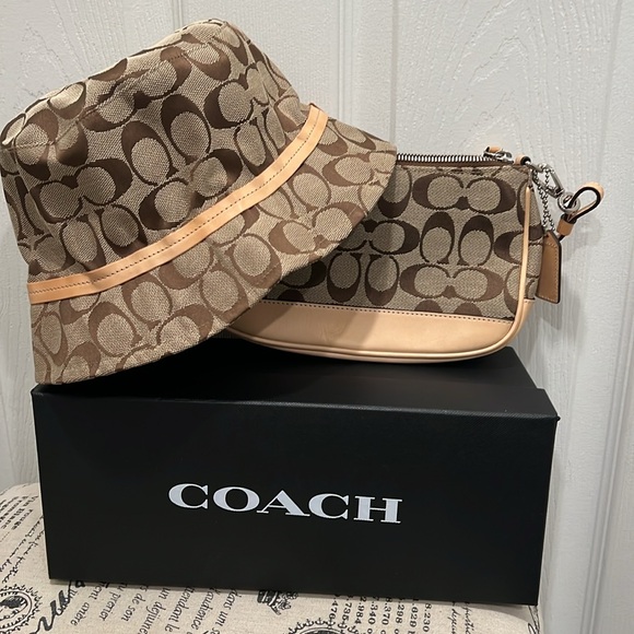 COACH Handbag and Bucket Cap bundle. Excellent Pre-Loved Condition. Authentic - Picture 15 of 16
